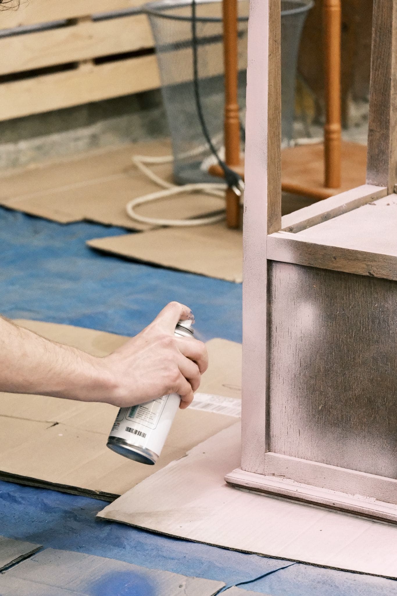 Ambiance atelier créatif : relooking de meubles avec la gamme de peinture DECO sans solvant Be Morpho