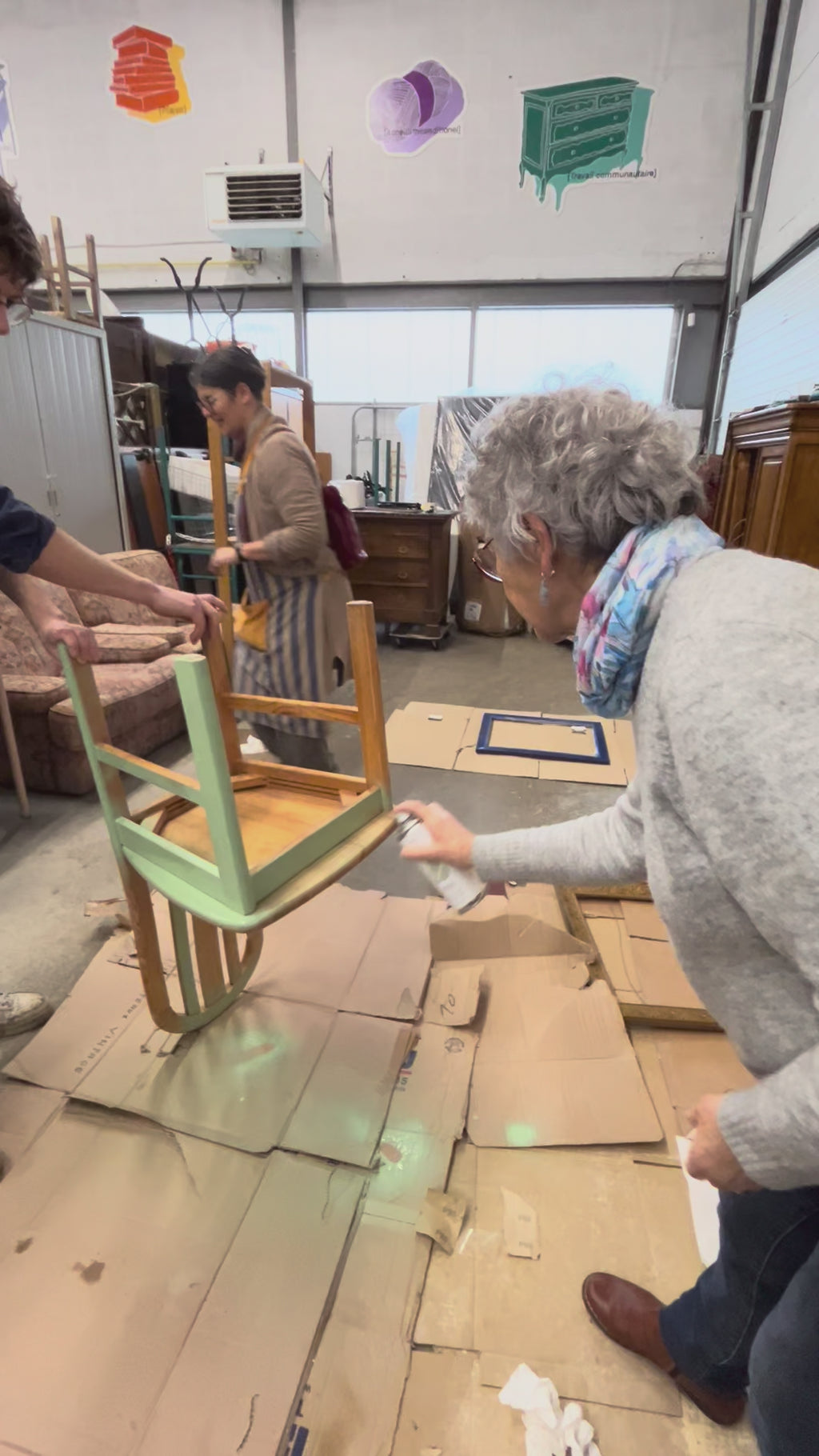 technique application bombe de peinture vert pastel